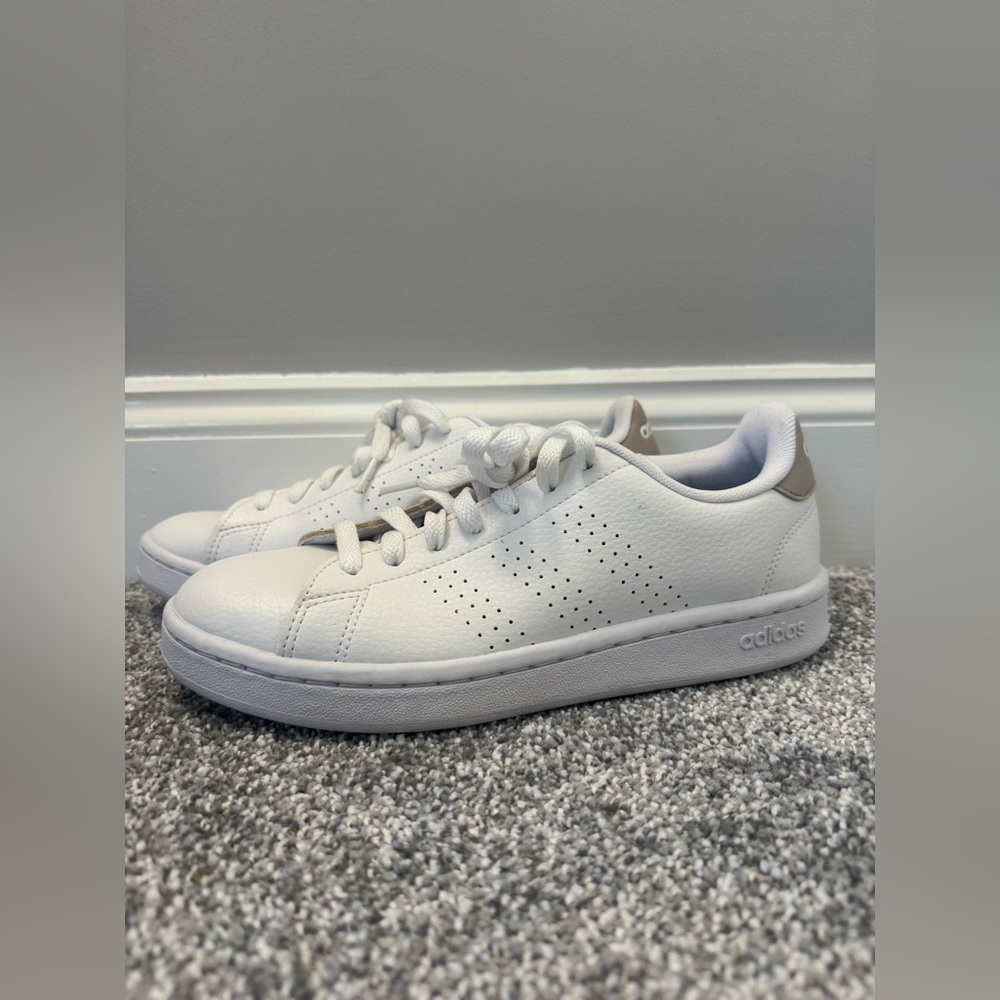 Women’s Adidas Advantage Sneakers- 8